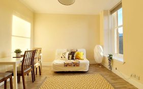 Gorgeous, Light & Airy Apartment In The Heart Of The West End, Close To Sec And Hydro